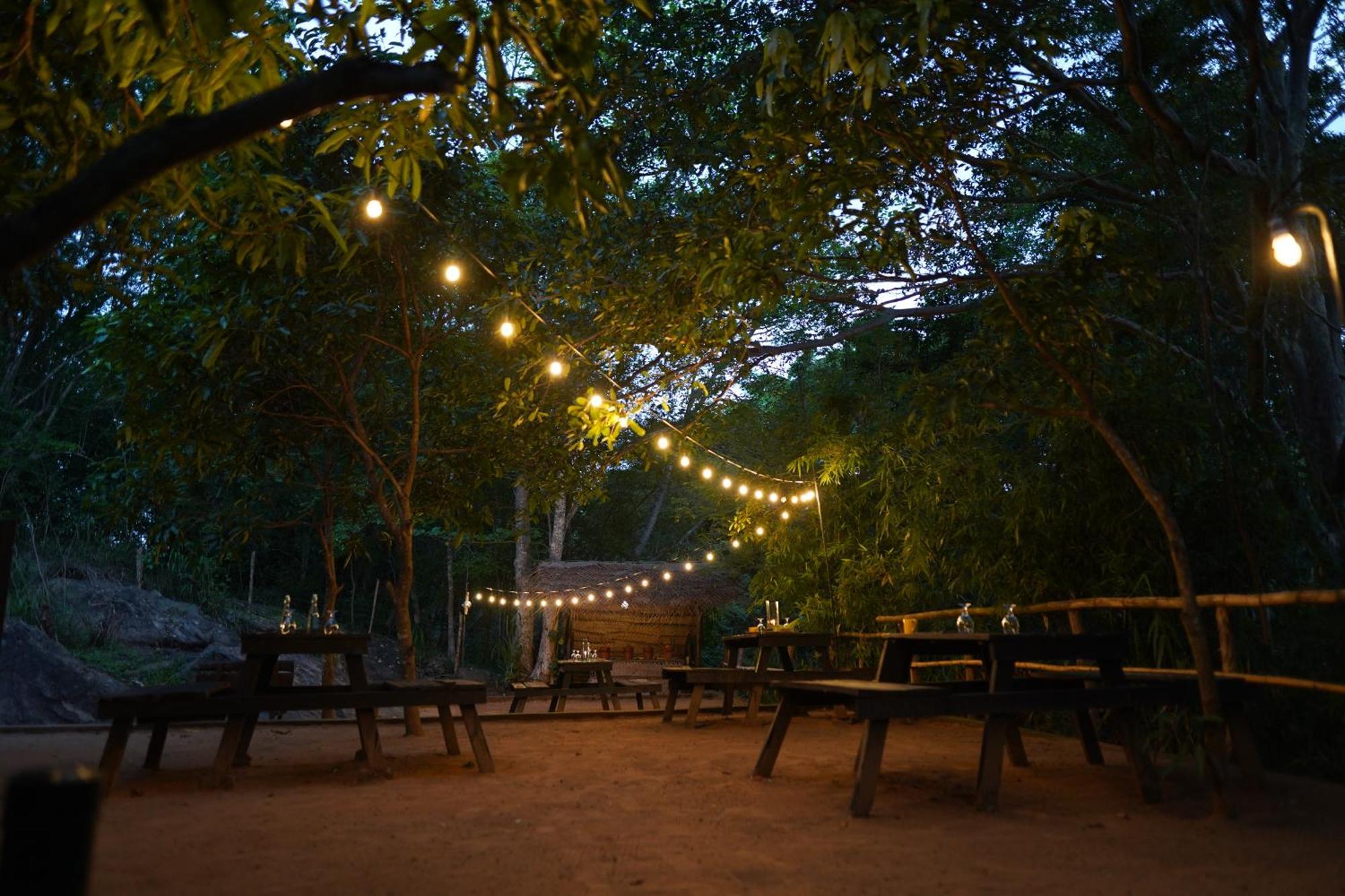 River Glamping by Gaga bees Udawalawe Bagian luar foto