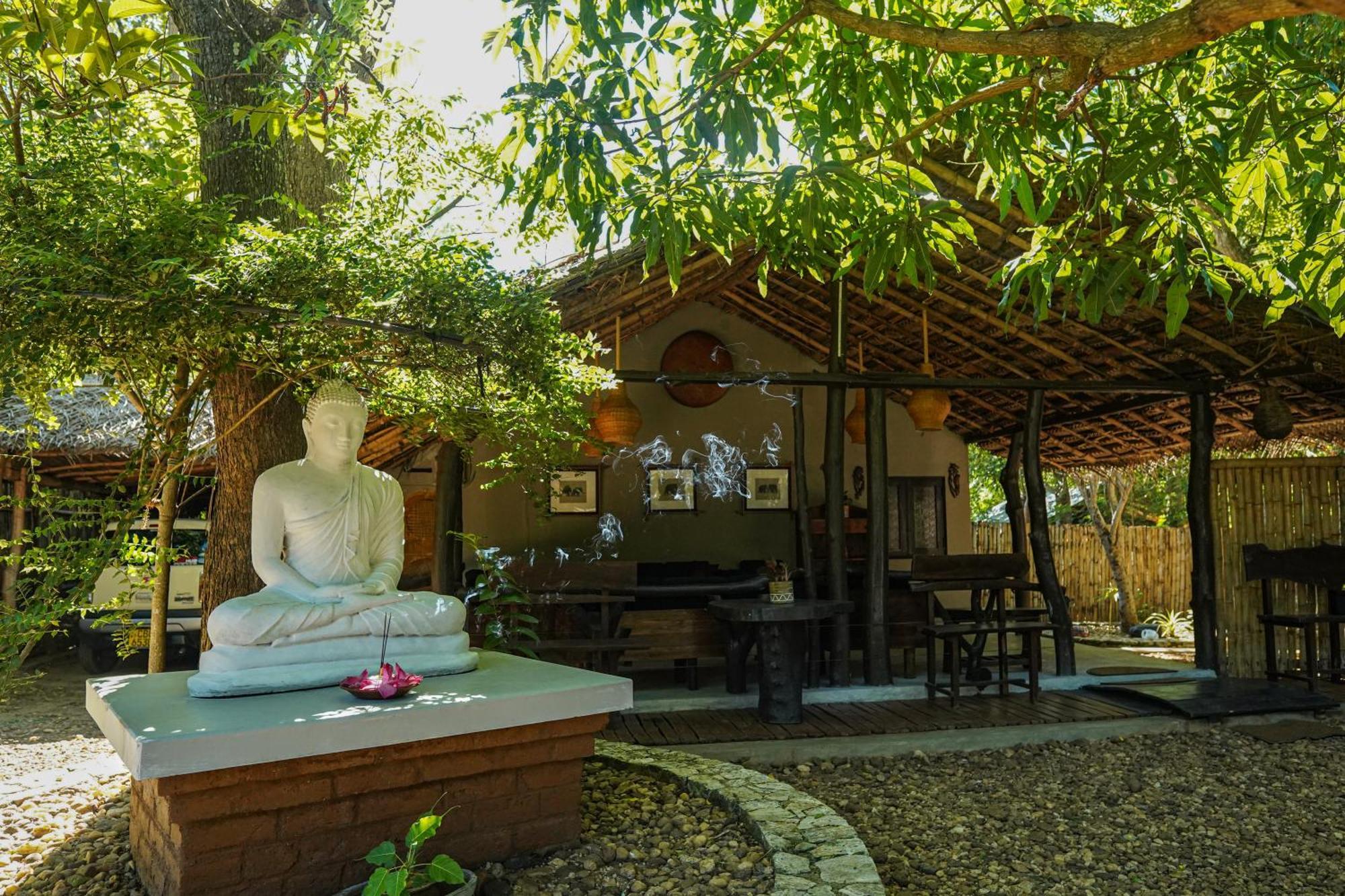 River Glamping by Gaga bees Udawalawe Bagian luar foto